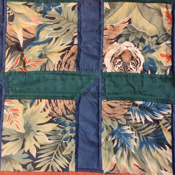 Beautiful Tiger Handmade Small Quilt With Tigers - Picture 14 of 16